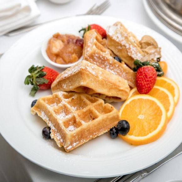 Power breakfast: gli affari si concludono davanti a brioche e cappuccino