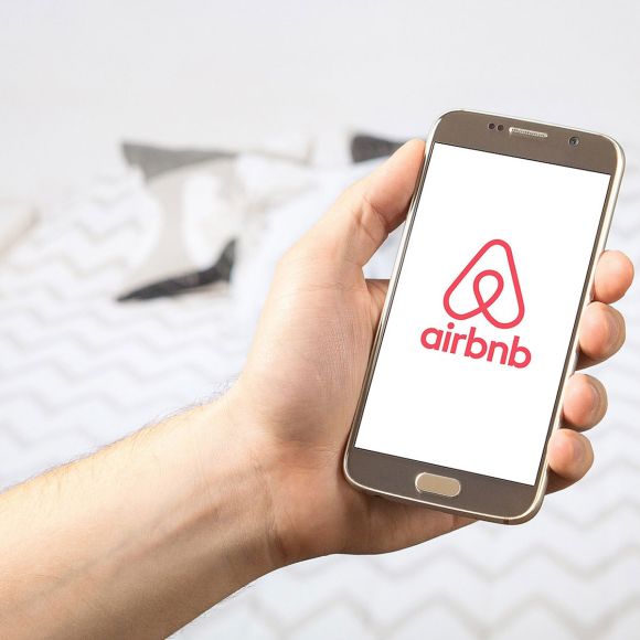 La tregua è iniziata: finalmente vedremo gli hotel su Airbnb