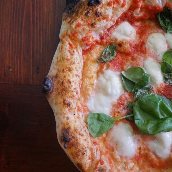 Pizza, un segmento in crescita continua: l’analisi del caso Rossopomodoro