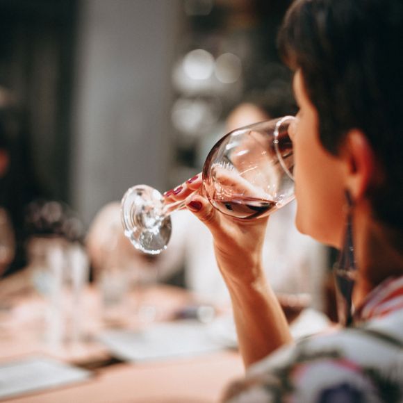 Come stabilire il prezzo del vino sul menù del tuo locale