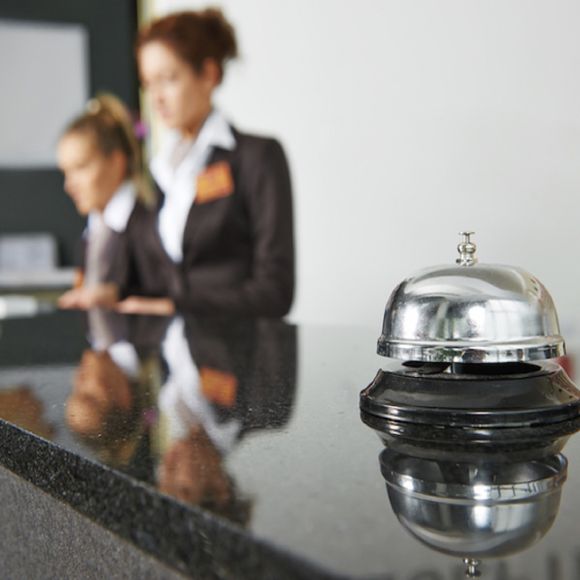 Aumentare i ricavi in hotel con una reception efficiente e d’impatto